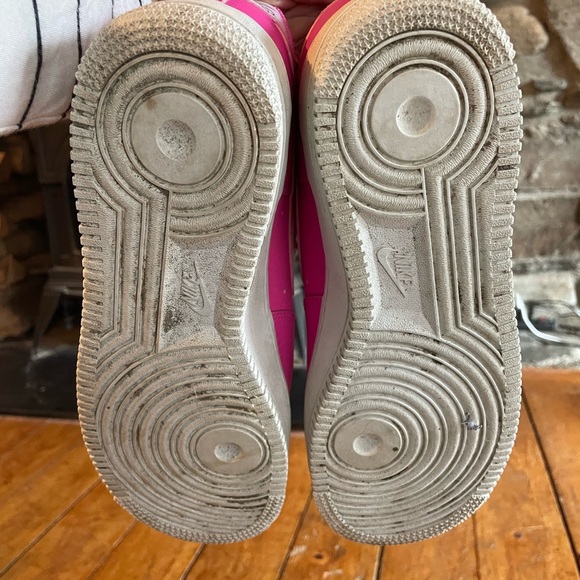 Nike Women's Air Force 1 Low 07 Essentials Laser Fuchsia - Picture 7 of 7